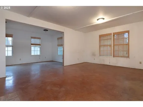 1958 S Military Road Portland OR 97219