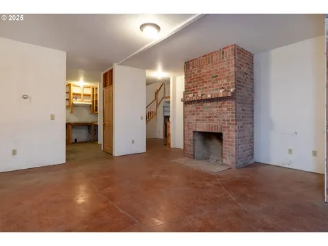 1958 S Military Road Portland OR 97219