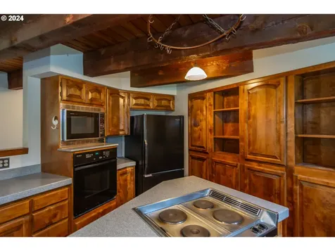 1051 Garden Grove Drive Roseburg OR 97471