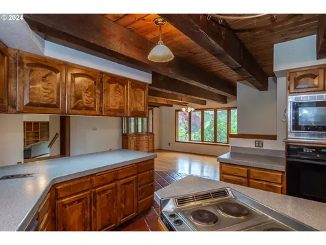 1051 Garden Grove Drive Roseburg OR 97471