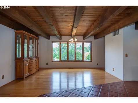 1051 Garden Grove Drive Roseburg OR 97471