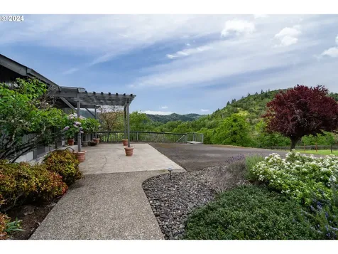 1051 Garden Grove Drive Roseburg OR 97471