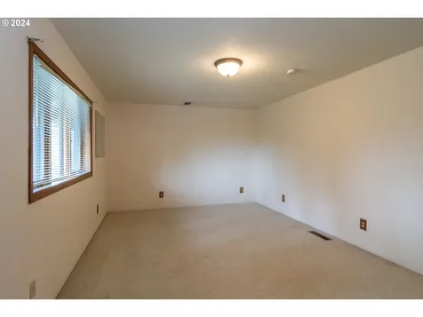 1051 Garden Grove Drive Roseburg OR 97471