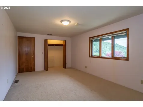 1051 Garden Grove Drive Roseburg OR 97471