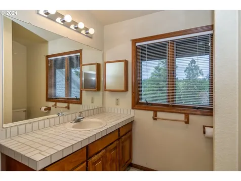 1051 Garden Grove Drive Roseburg OR 97471