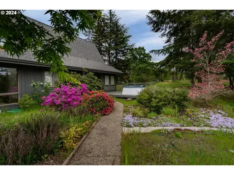 1051 Garden Grove Drive Roseburg OR 97471