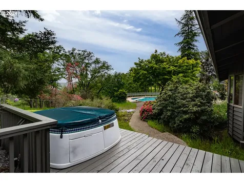 1051 Garden Grove Drive Roseburg OR 97471