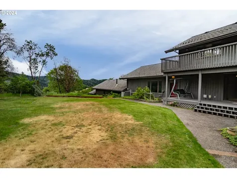 1051 Garden Grove Drive Roseburg OR 97471