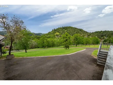 1051 Garden Grove Drive Roseburg OR 97471