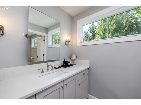 490 G Avenue Lake Oswego OR 97034