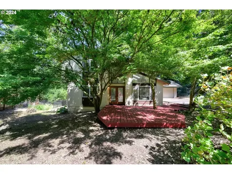 1865 Sylvan Street Eugene OR 97403