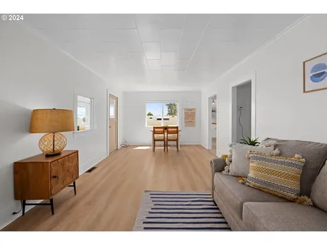 1313 3rd Street Astoria OR 97103