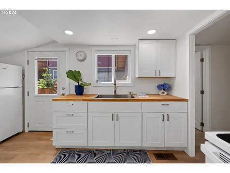 1313 3rd Street Astoria OR 97103