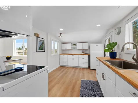 1313 3rd Street Astoria OR 97103