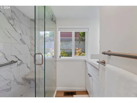 1313 3rd Street Astoria OR 97103
