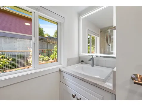 1313 3rd Street Astoria OR 97103