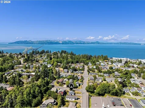 1313 3rd Street Astoria OR 97103