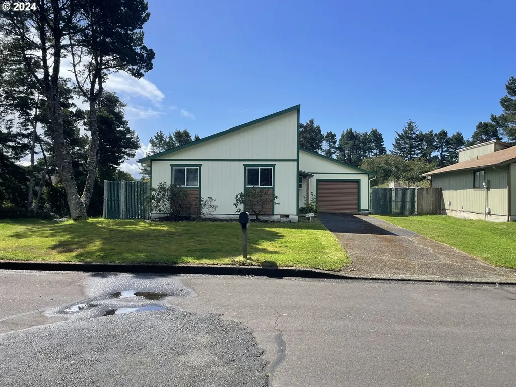 1684 29th Street Florence OR 97439