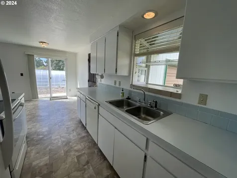 1684 29th Street Florence OR 97439