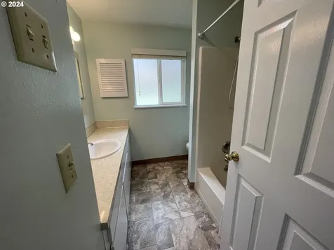 1684 29th Street Florence OR 97439