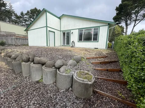 1684 29th Street Florence OR 97439