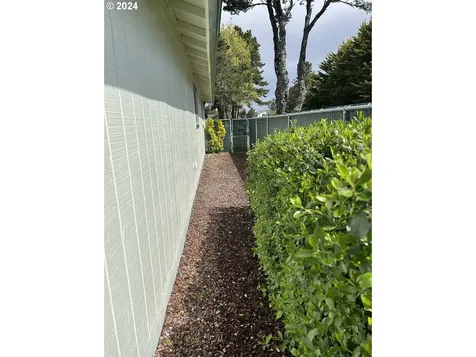 1684 29th Street Florence OR 97439