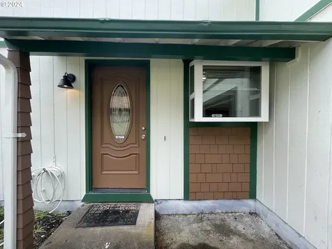 1684 29th Street Florence OR 97439