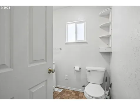 215 Major Drive Glendale OR 97442