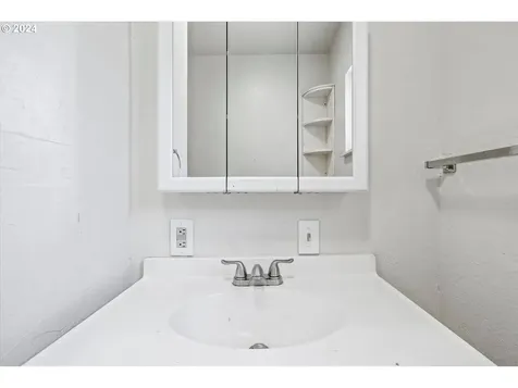 215 Major Drive Glendale OR 97442