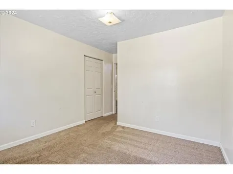 215 Major Drive Glendale OR 97442