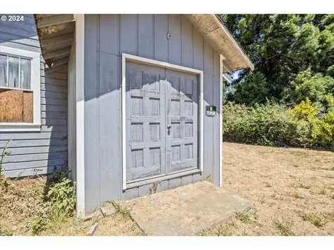 215 Major Drive Glendale OR 97442