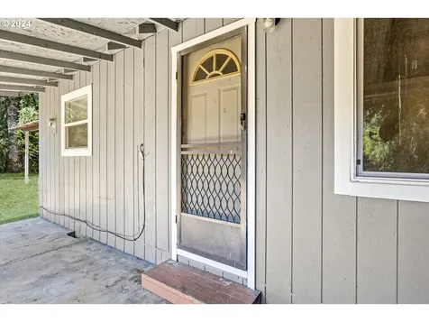 215 Major Drive Glendale OR 97442