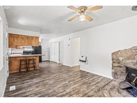 215 Major Drive Glendale OR 97442