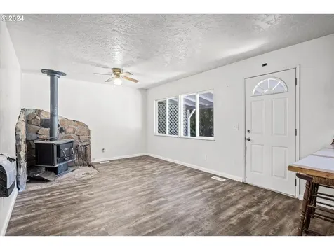 215 Major Drive Glendale OR 97442