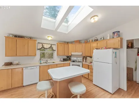 555 Shorepines Court Coos Bay OR 97420