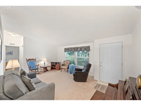 555 Shorepines Court Coos Bay OR 97420