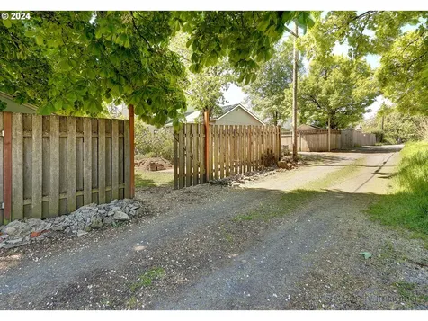 6535 Se Woodstock Boulevard Portland OR 97206