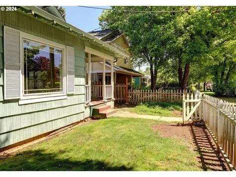 6535 Se Woodstock Boulevard Portland OR 97206