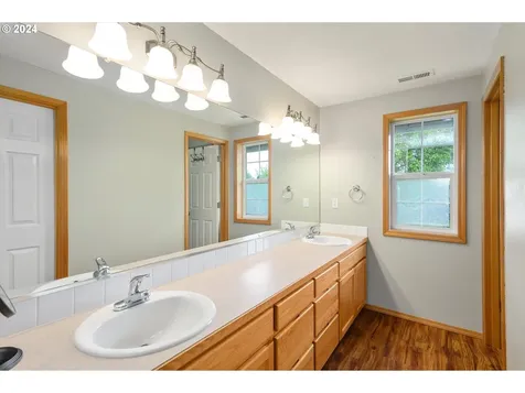 2311 SW Howard Drive Mcminnville OR 97128