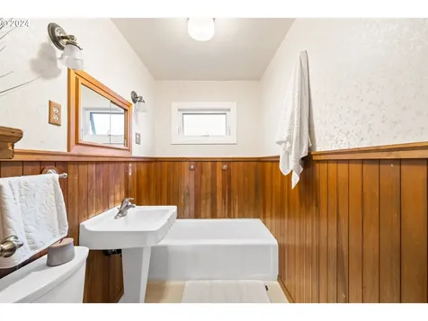 2183 Lombard Street North Bend OR 97459