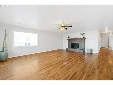 2183 Lombard Street North Bend OR 97459