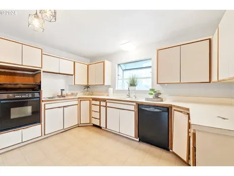 2183 Lombard Street North Bend OR 97459
