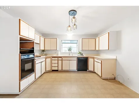 2183 Lombard Street North Bend OR 97459