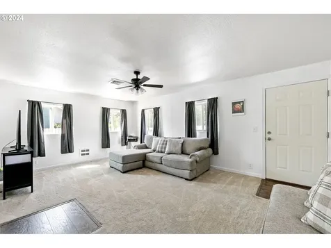 2036 Dakota Street Eugene OR 97402