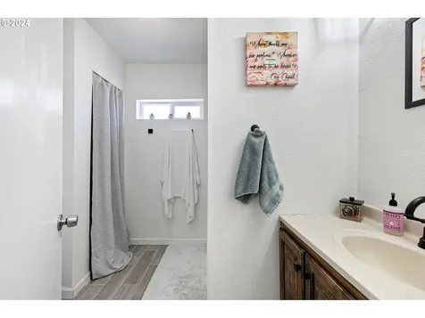 2036 Dakota Street Eugene OR 97402