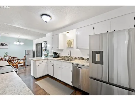 2036 Dakota Street Eugene OR 97402