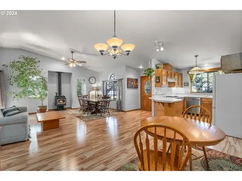 3758 Sw 32nd Street Redmond OR 97756