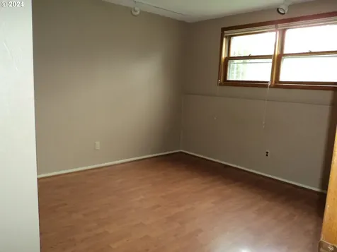 2009 Se 102nd Avenue Portland OR 97216