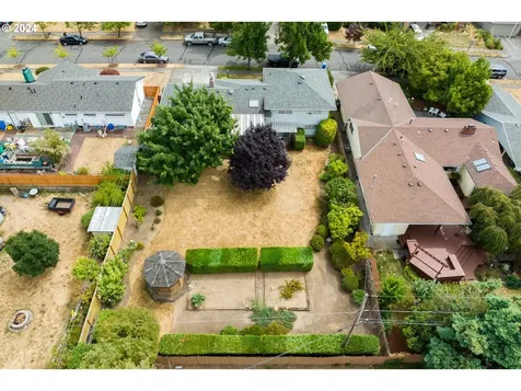 2009 Se 102nd Avenue Portland OR 97216
