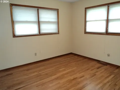 2009 Se 102nd Avenue Portland OR 97216